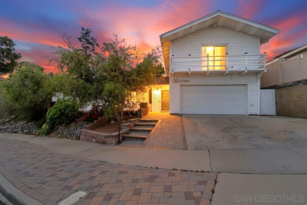 Photo of 1570 Villa Crest Dr Dr, El Cajon, CA 92021 (MLS # 260008483SD)