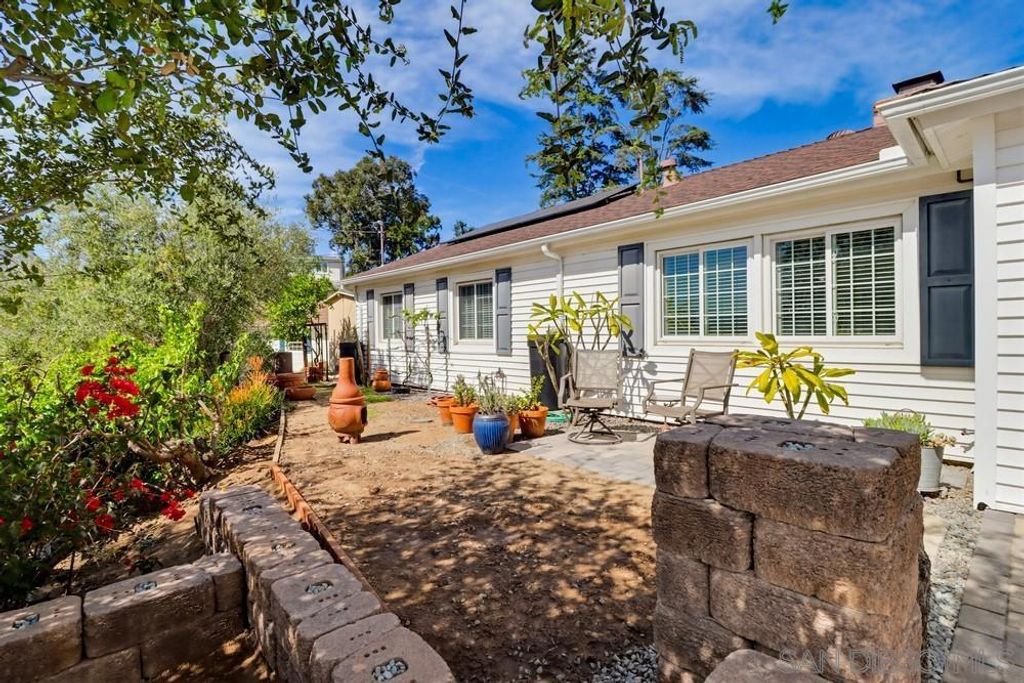 Photo of 1570 Villa Crest Dr Dr, El Cajon, CA 92021 (MLS # 260008483SD)