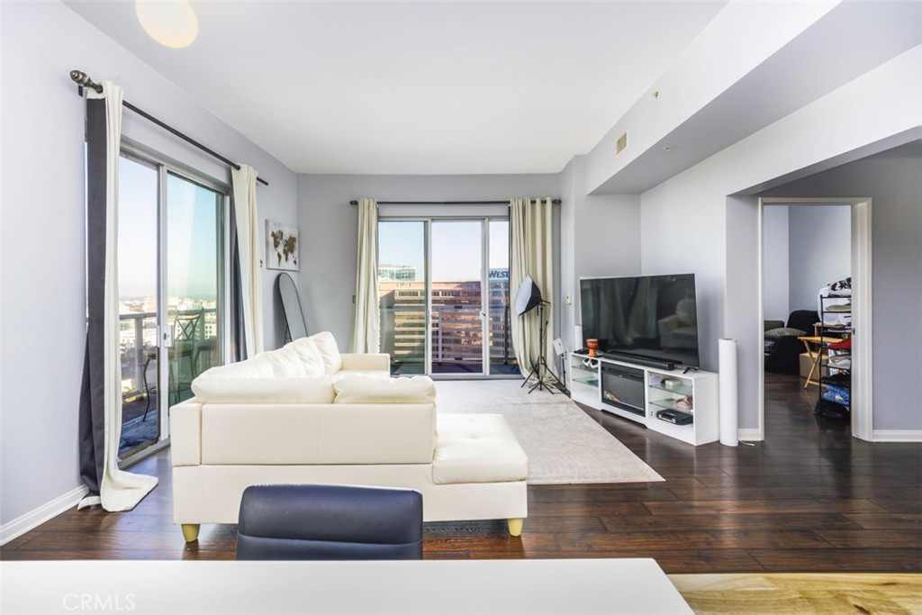 388 E Ocean 1614