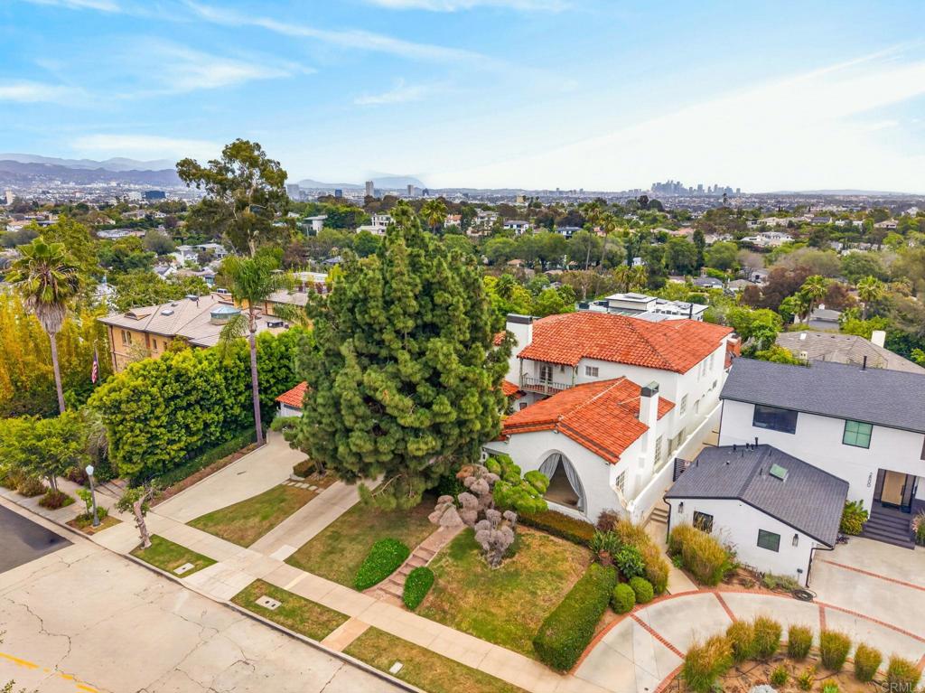 2798 McConnel DR Dr.