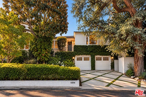 Photo of 13016 Greenleaf Street, Studio City, CA 91604 (MLS # 26992839)