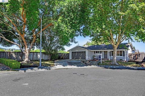 Photo of 6877 Rayland Ct CT, Pleasanton, CA 94588 (MLS # 41144114)