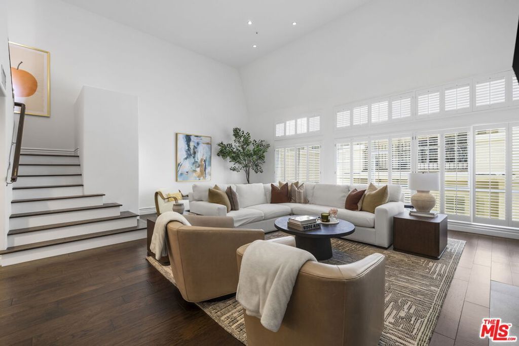 Photo of 11690 Montana Avenue #306, Los Angeles, CA 90049 (MLS # 25589643)