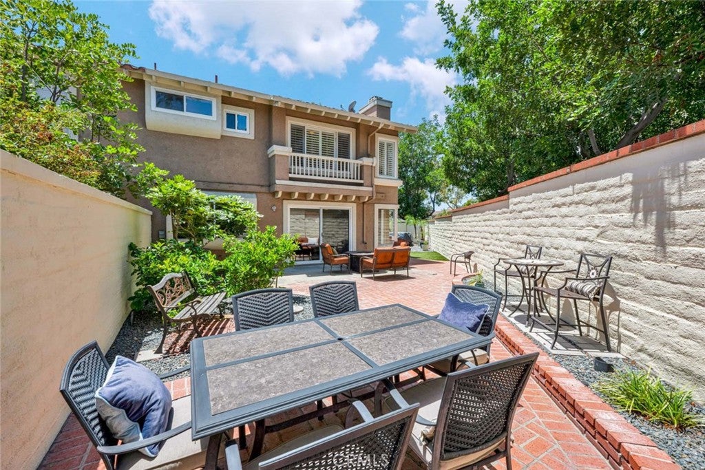 2404 Calle Andorra