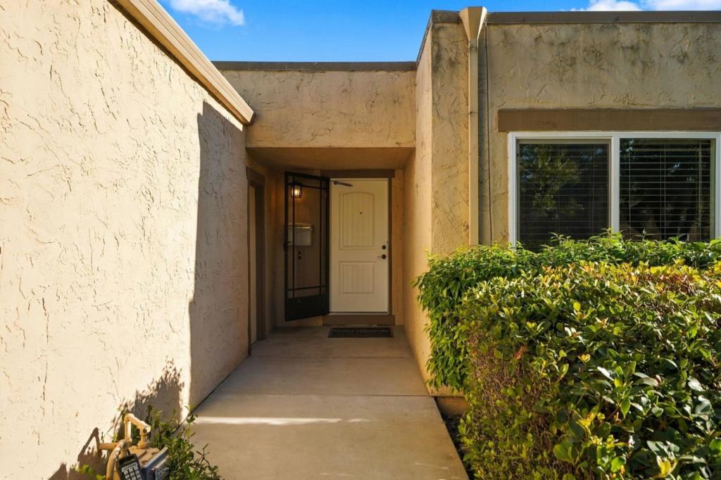 2390 Avenida De Guadalupe