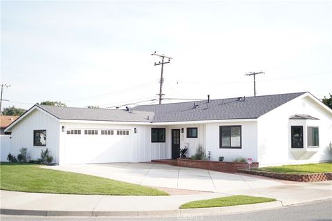 Photo of 6862 Breeland Drive, Huntington Beach, CA 92647 (MLS # OC25268537)