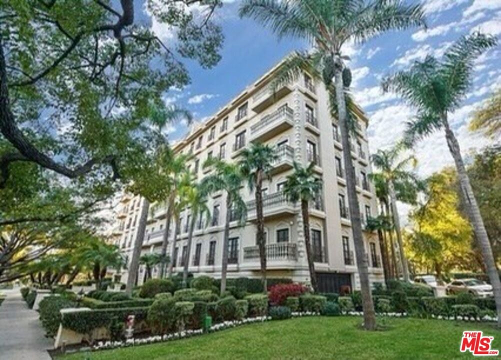 Photo of 425 N Maple Drive #206, Beverly Hills, CA 90210 (MLS # 26997541)