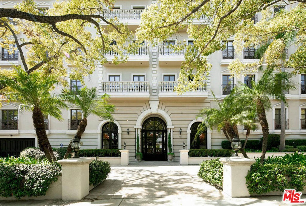Photo of 425 N Maple Drive #206, Beverly Hills, CA 90210 (MLS # 26997541)