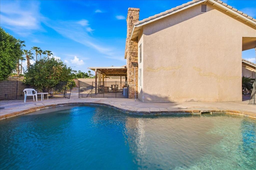 Properties 3 47801 Pansy Street