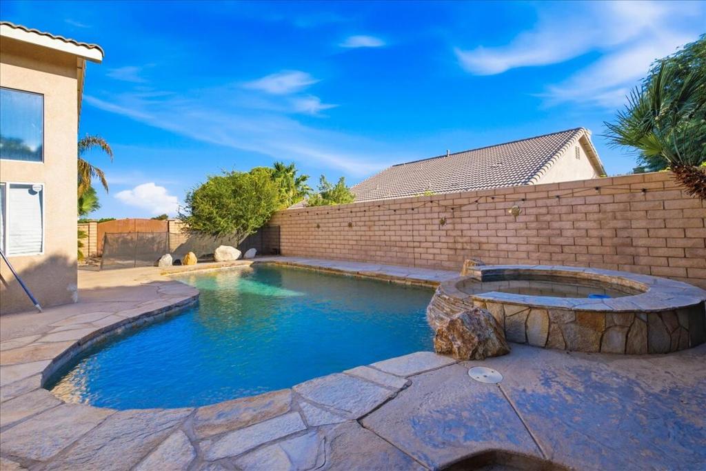 Properties 2 47801 Pansy Street