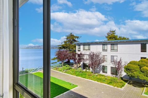 Photo of 8 Commodore Drive #C457, Emeryville, CA 94608 (MLS # ML82038457)