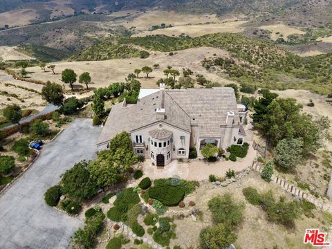 Photo of 10827 Pacific View Drive, Malibu, CA 90265 (MLS # 26835111)