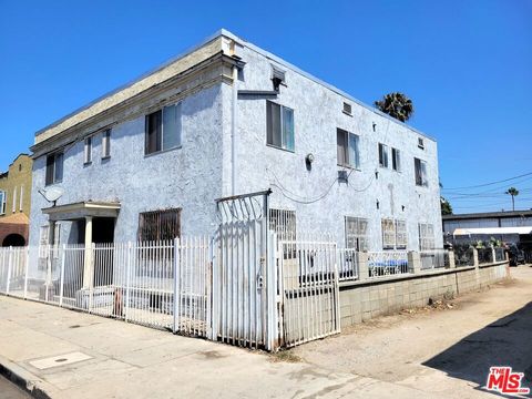 Photo of 309 W 50th Street, Los Angeles, CA 90037 (MLS # 25624495)