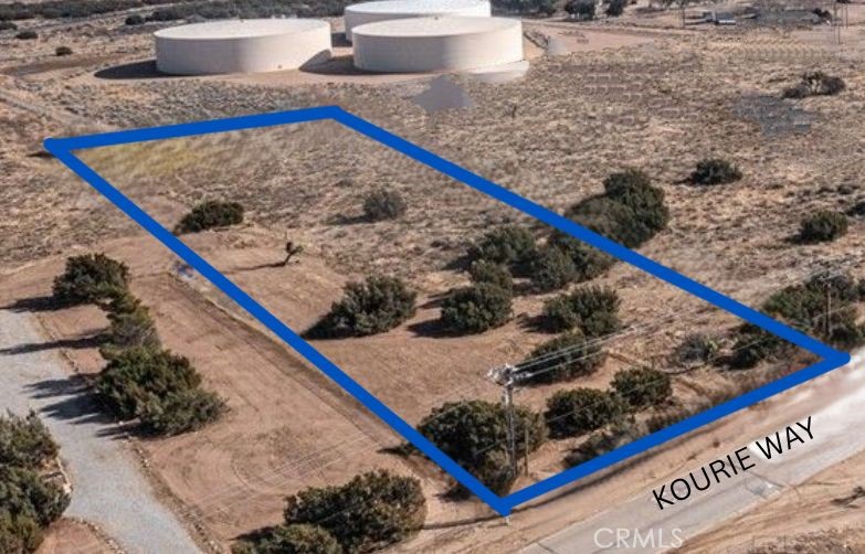Flat Land located in prime location in Hesperia with paved leading road directly to lot.
Near shopping centers and schools within a few miles.
Builder ready, utilities near lot located at street.