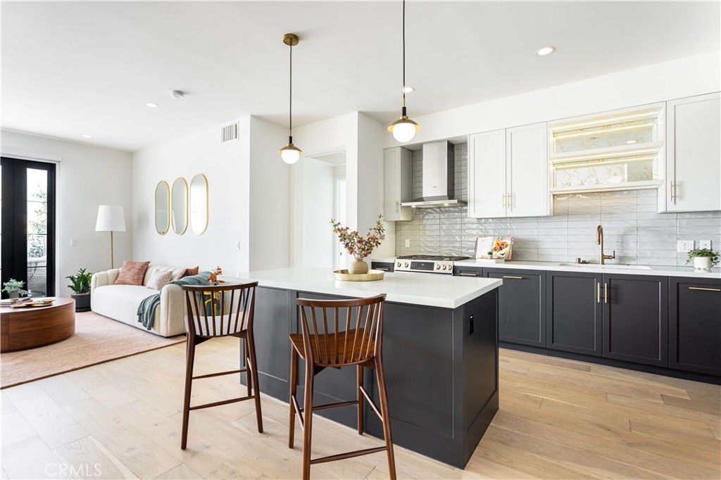 Photo of 1333 S Orange Grove Avenue #111, Los Angeles, CA 90019 (MLS # PF25281338)