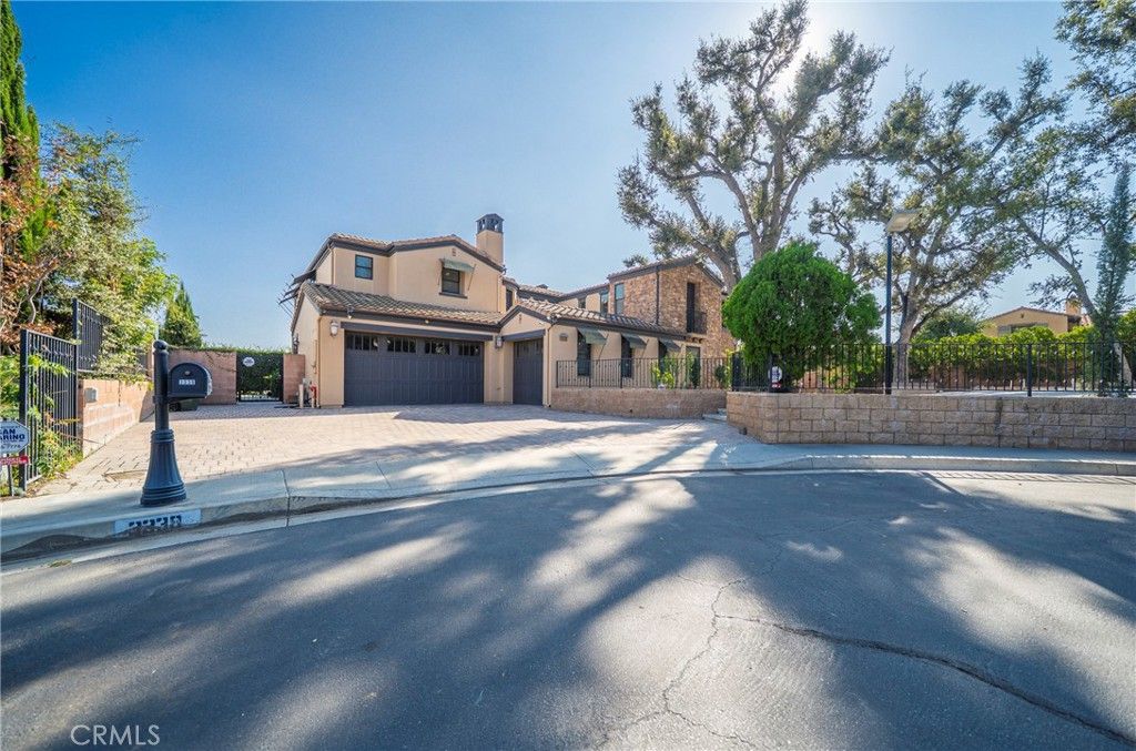 Photo of 3338 Palermo Ct Ct, Pasadena, CA 91107 (MLS # AR25231715)