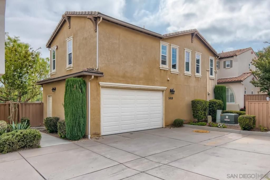 listing image 130724678527453681912