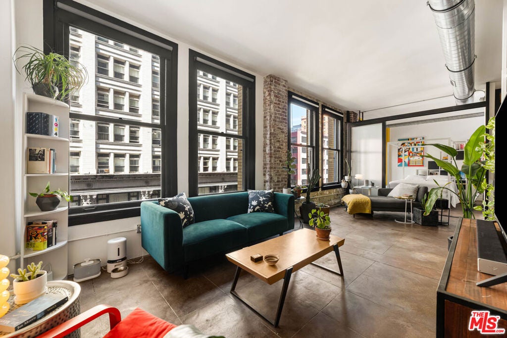 215 W 7th Street