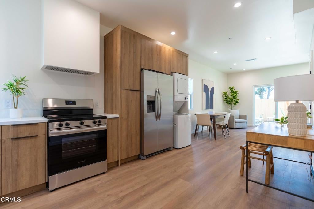 2222 1/4 Dorris Place
