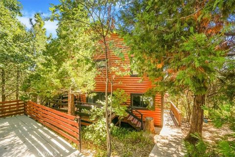 Photo of 695 Grass Valley Road, Lake Arrowhead, CA 92352 (MLS # SR25186963)