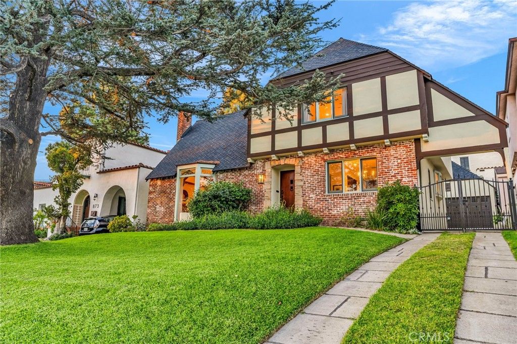 Photo of 869 Cumberland Road, Glendale, CA 91202 (MLS # AR25241482)