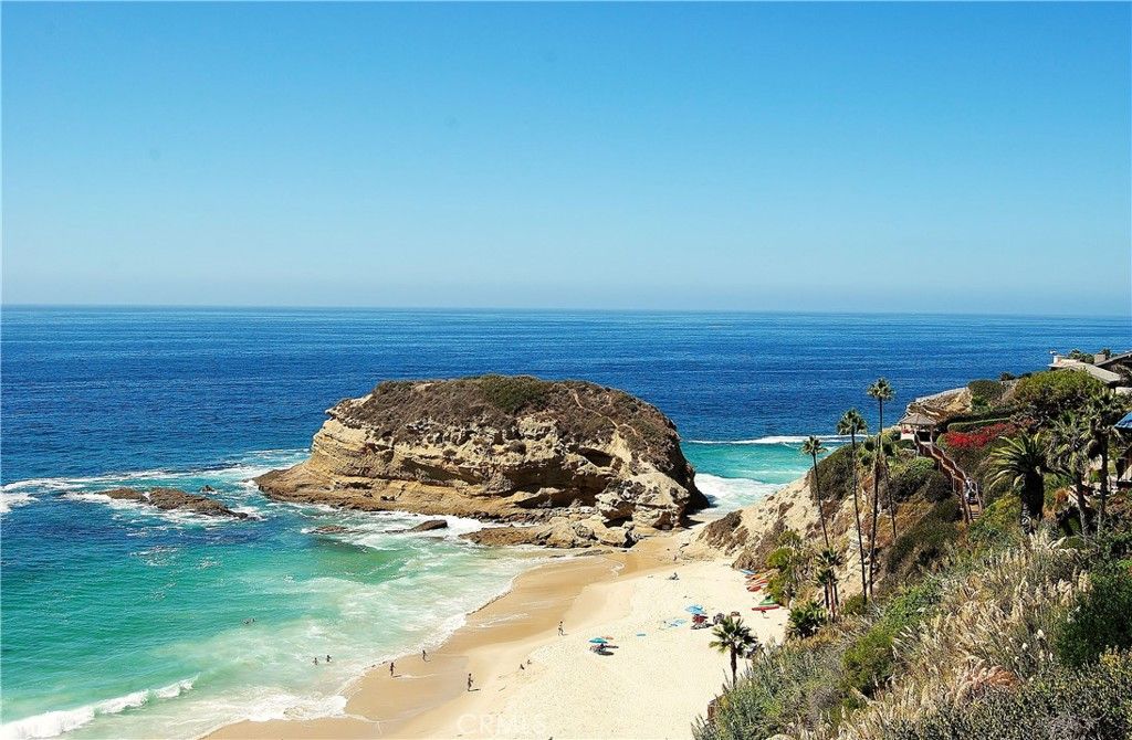 Photo of 10 Mar Vista, Laguna Beach, CA 92651 (MLS # SB26041569)