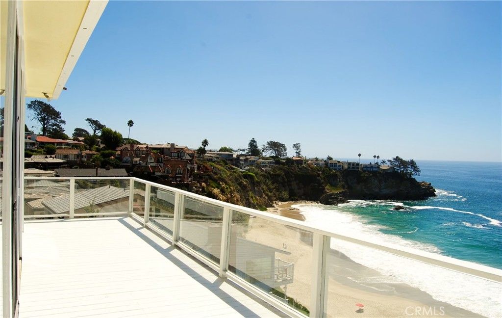 Photo of 10 Mar Vista, Laguna Beach, CA 92651 (MLS # SB26041569)