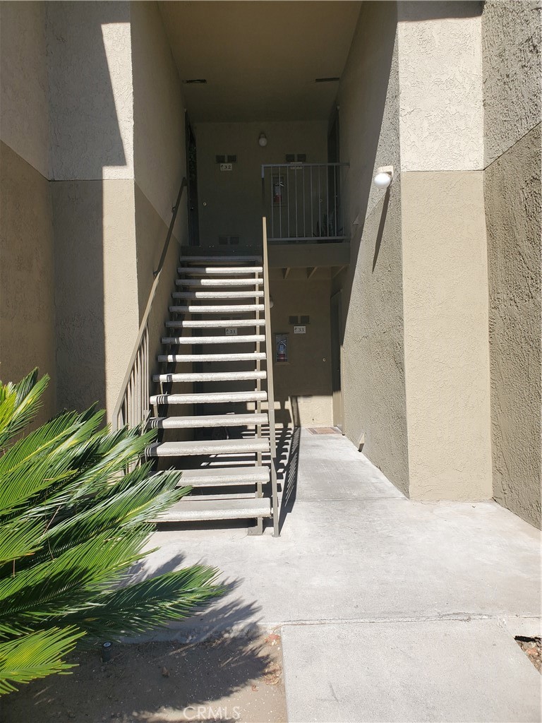 Conveniently located in the gated La Serena Condominiums community in Rancho Cucamonga. Nearby retail centers include Haven City Market, Target, CVS,
Victoria Gardens, Ontario Mills, Ontario Airport, Costco, Sam’s Club, medical offices and more. The 1-bedroom, 1-bath unit is located on the first floor for easy
accessibility with a private balcony overlooking lush landscaping. Appliances include a stove, microwave oven, fridge, dishwasher, washer, dryer and a propane
bbq. The unit has new paint and a newly installed central air unit and a digital entry lock. Unit #33 is conveniently located near the amenities including a pool, spa
hot tub, sauna, tennis courts, gym, clubhouse and enclosed playground. HOA fees include water and trash. Management is responsible for all exterior maintenance.