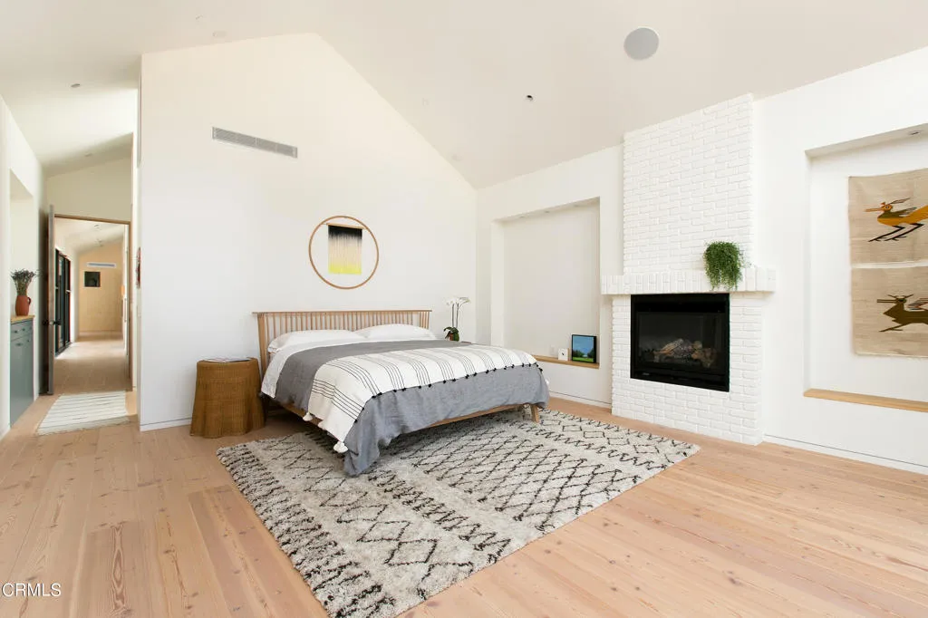 Ojai, California 93023, United States, 5 Bedrooms Bedrooms, ,5 BathroomsBathrooms,Residential,Active,201488