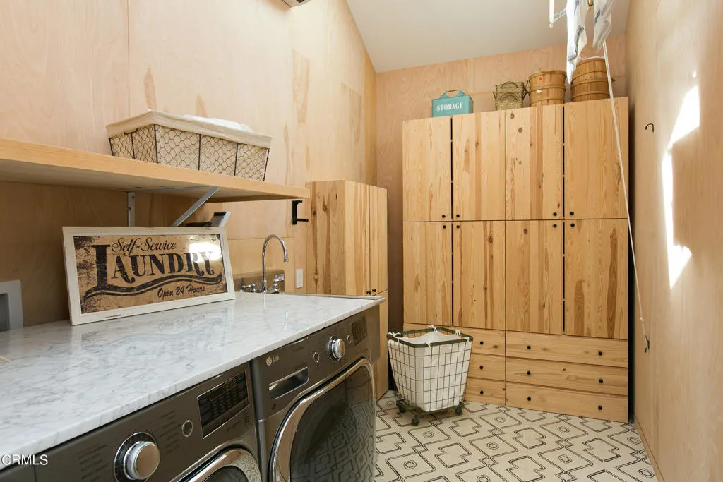 Ojai, California 93023, United States, 5 Bedrooms Bedrooms, ,5 BathroomsBathrooms,Residential,Active,201488