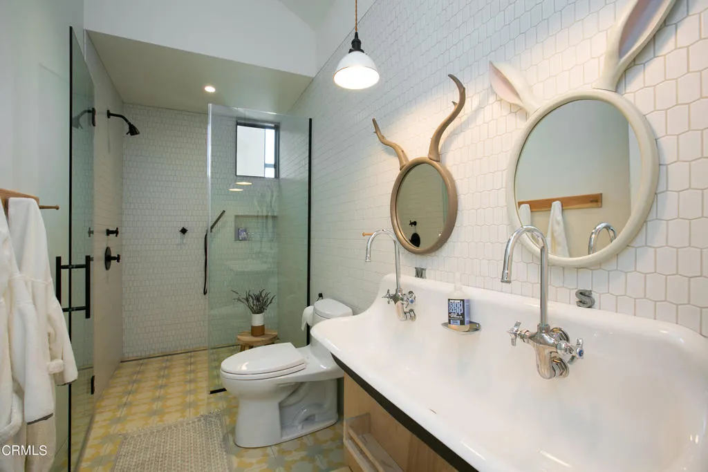 Ojai, California 93023, United States, 5 Bedrooms Bedrooms, ,5 BathroomsBathrooms,Residential,Active,201488