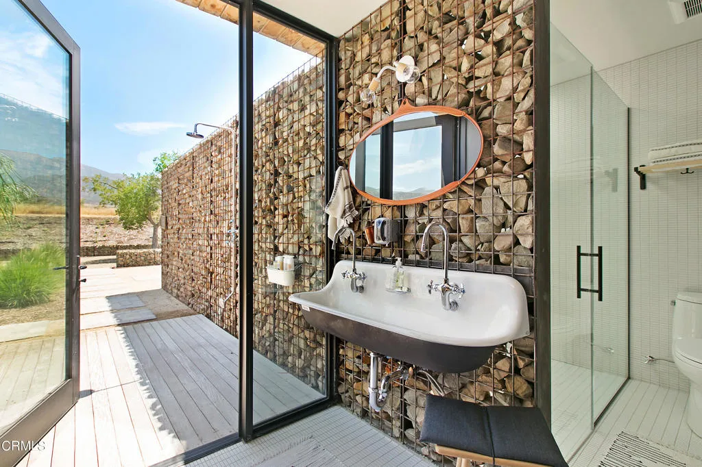 Ojai, California 93023, United States, 5 Bedrooms Bedrooms, ,5 BathroomsBathrooms,Residential,Active,201488