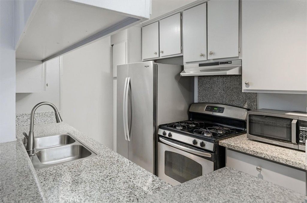 Photo of 5700 Etiwanda Avenue #154, Tarzana, CA 91356 (MLS # SR25242665)