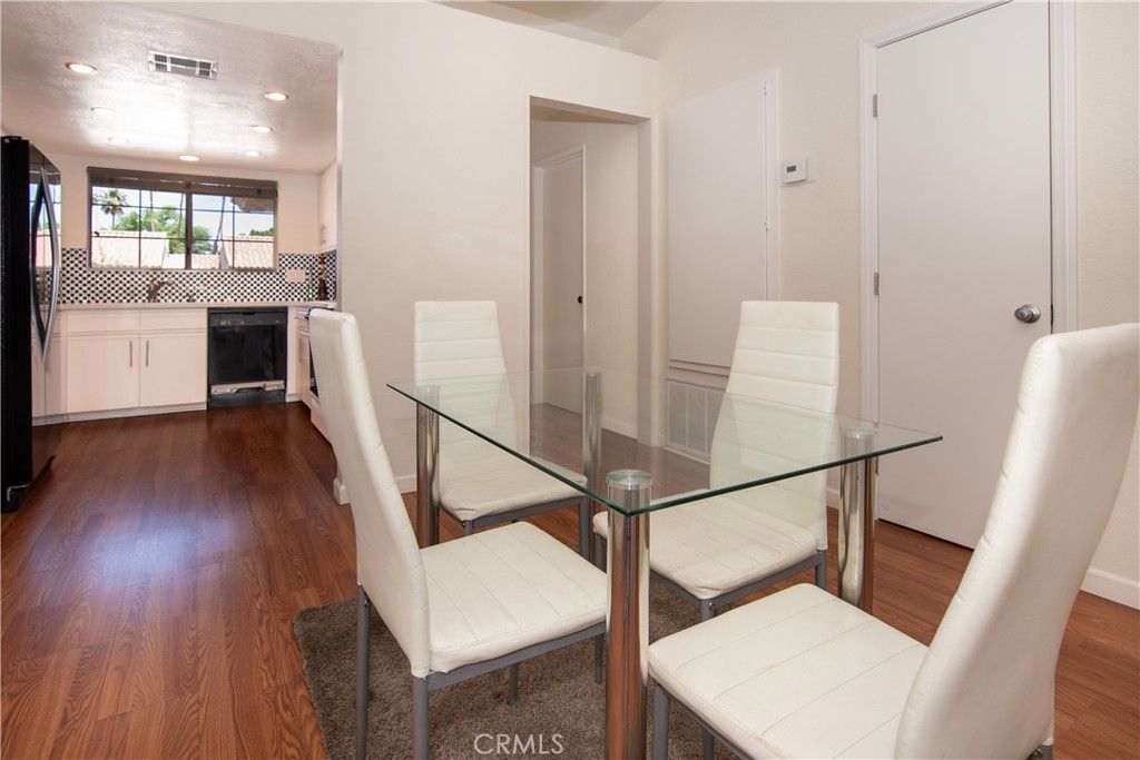 listing image 130725288515523807151