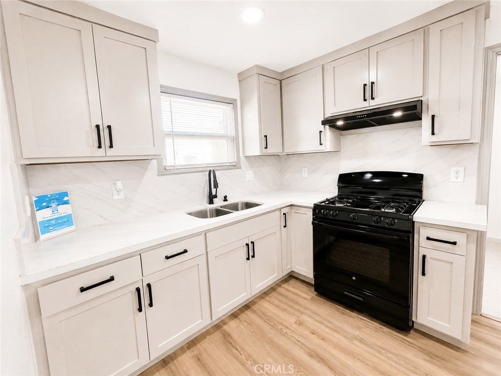3243 E Platt