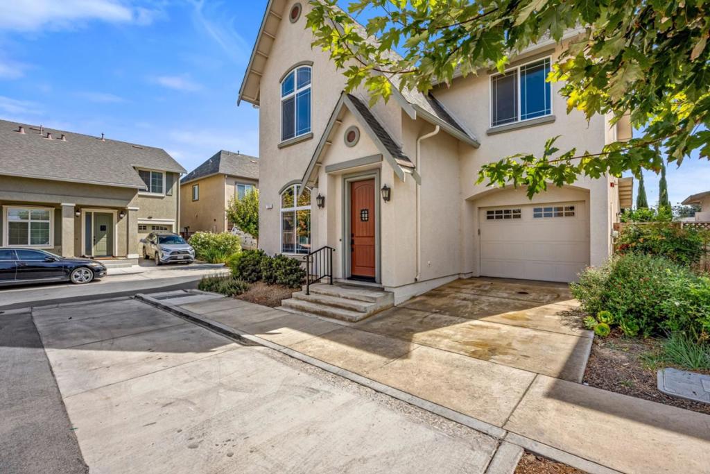Properties 3 135 Springtime Circle
