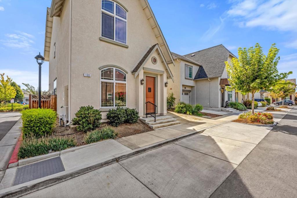 Properties 4 135 Springtime Circle
