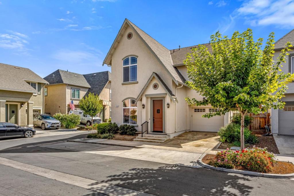 Properties 2 135 Springtime Circle