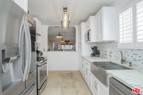 7815 S Halldale Avenue, Los Angeles, CA 90047 - MLS#: 25520594