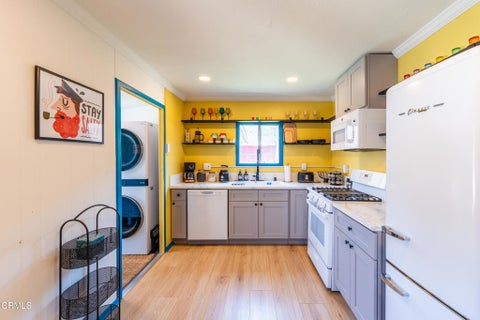 Tiny photo for 1552 Cameron Street, Ventura, CA 93001 (MLS # V1-38901)