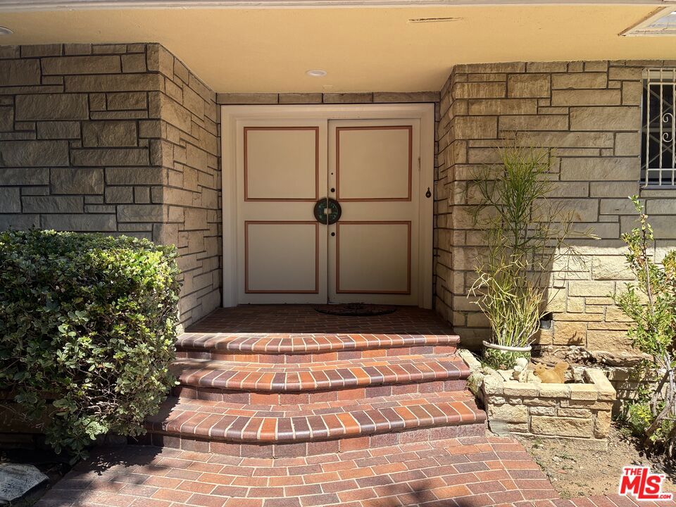 1043 Maybrook Drive