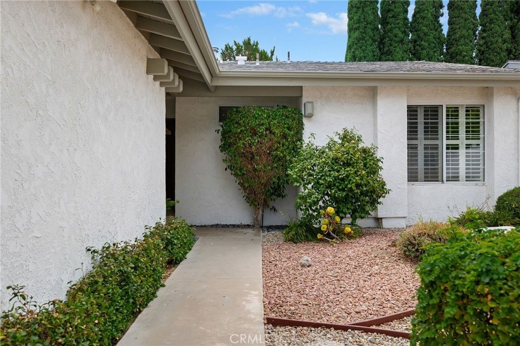 Photo of 17916 Ludlow Street, Granada Hills, CA 91344 (MLS # SR25192396)