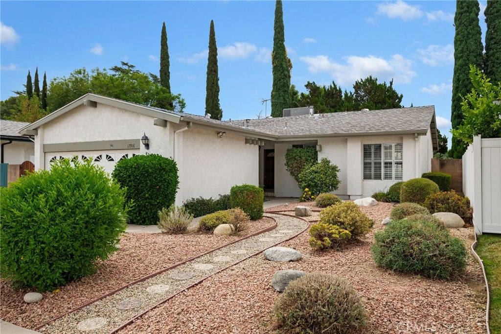 Photo of 17916 Ludlow Street, Granada Hills, CA 91344 (MLS # SR25192396)