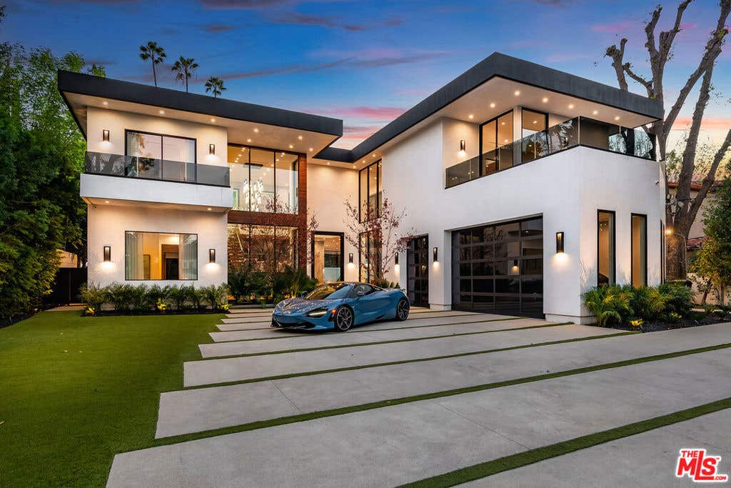 Photo of 4530 Libbit Avenue, Encino, CA 91436 (MLS # 26862733)