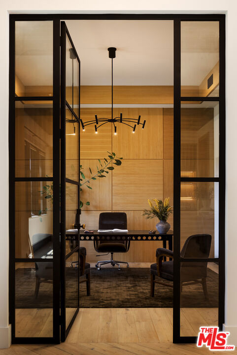 13907 Chandler Boulevard