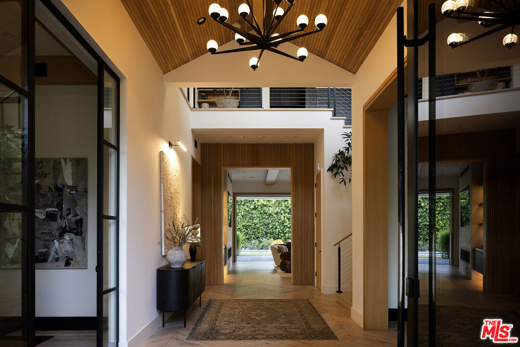 13907 Chandler Boulevard