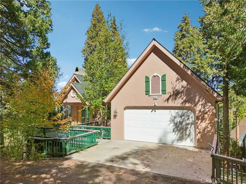 Photo of 277 Grizzly Road, Lake Arrowhead, CA 92317 (MLS # CV25230120)
