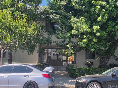 Photo of 18601 Collins Street #D7, Tarzana, CA 91356 (MLS # SR26139777)