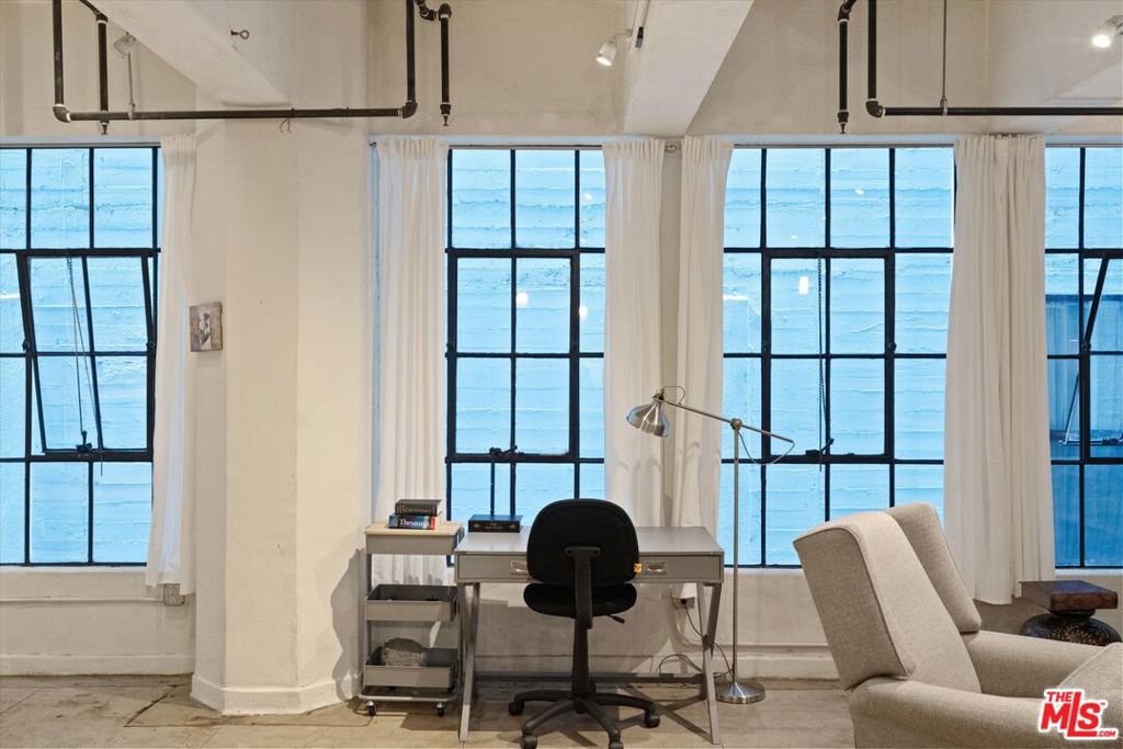 746 S Los Angeles Street 403