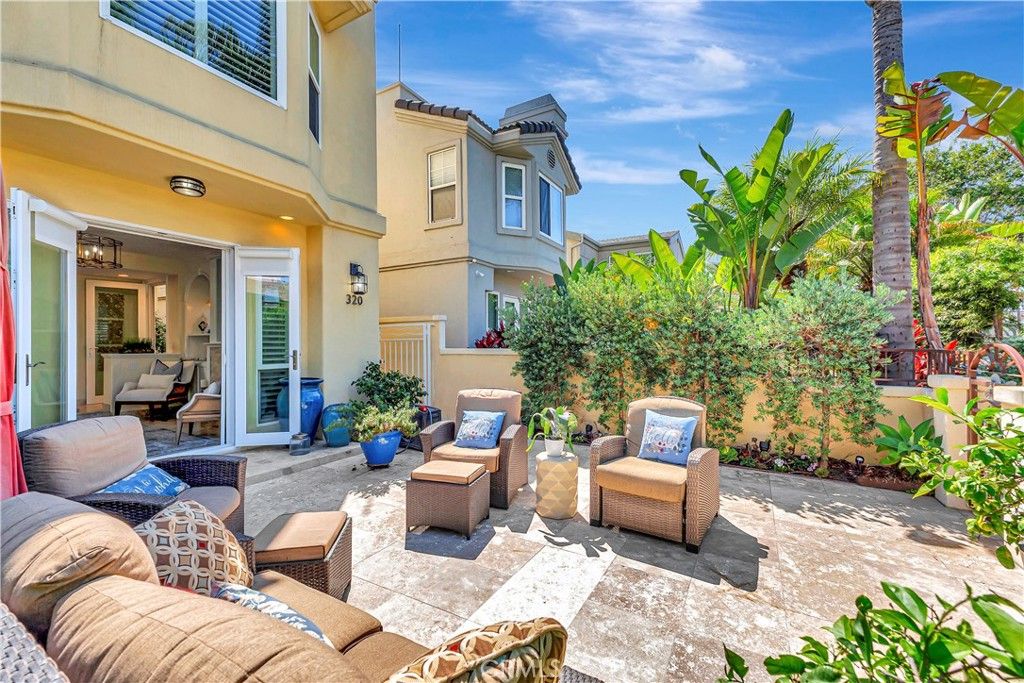 Photo of 320 15th Street, Huntington Beach, CA 92648 (MLS # OC25229096)